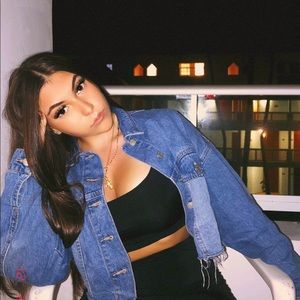 Meet your Posher, Elise